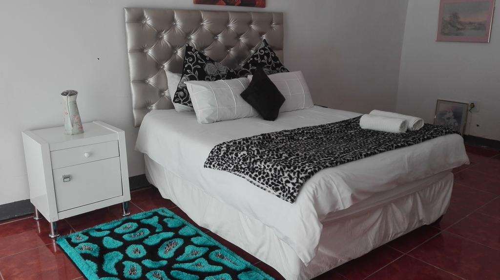 Thembisi Guesthouse Newcastle Exterior foto