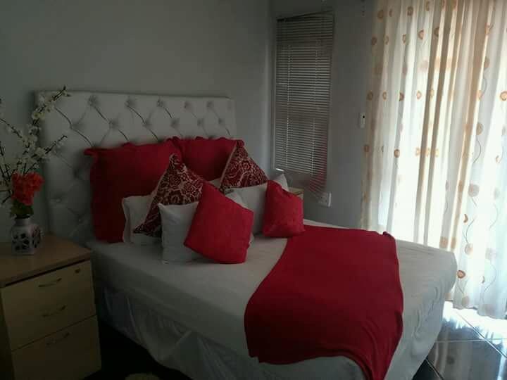 Thembisi Guesthouse Newcastle Exterior foto